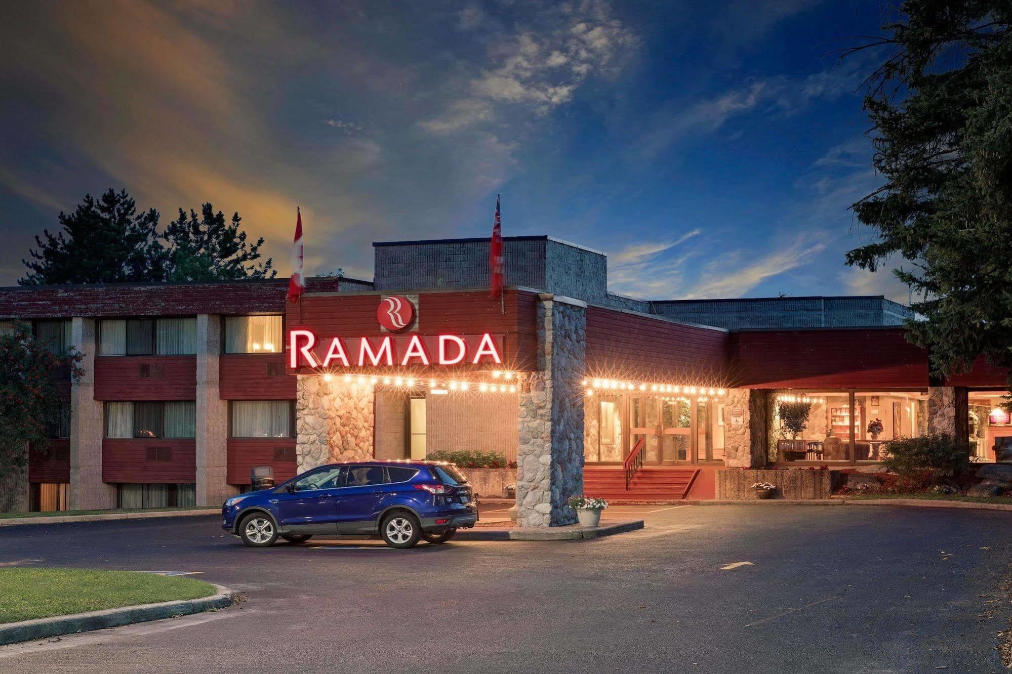 Ramada By Wyndham Pinewood Park Resort Норт-Бей Екстер'єр фото